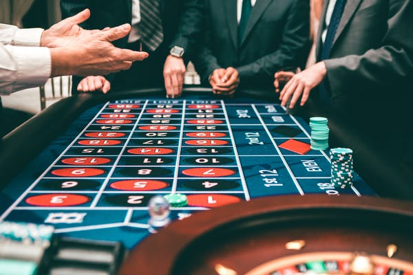 Casino: Con MARCA APUESTAS, puedes jugar en un casino de primera categoría desde la comodidad de tu casa.